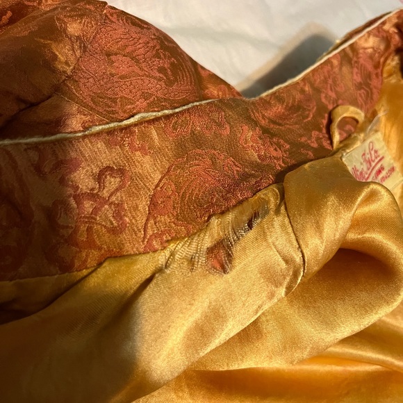 Vintage bed jacket in orange/rust. Size 38B. Has some damage due to age. - Picture 5 of 10